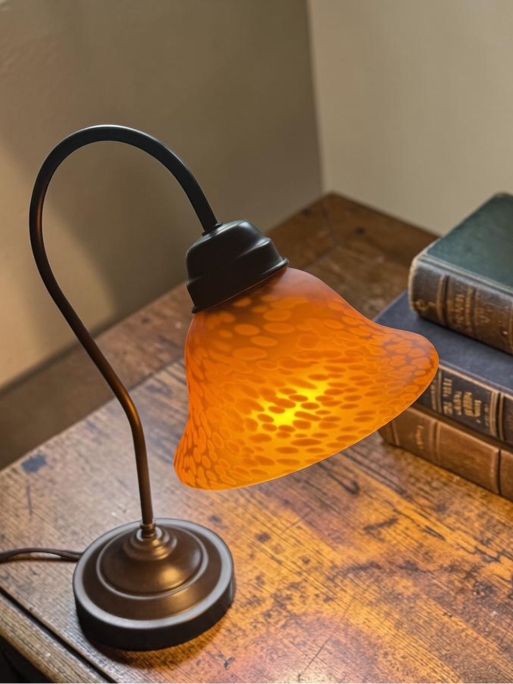 Vintage 1990’s Gooseneck Table Lamp Gold Speckled Art Glass Shade MCM Style
